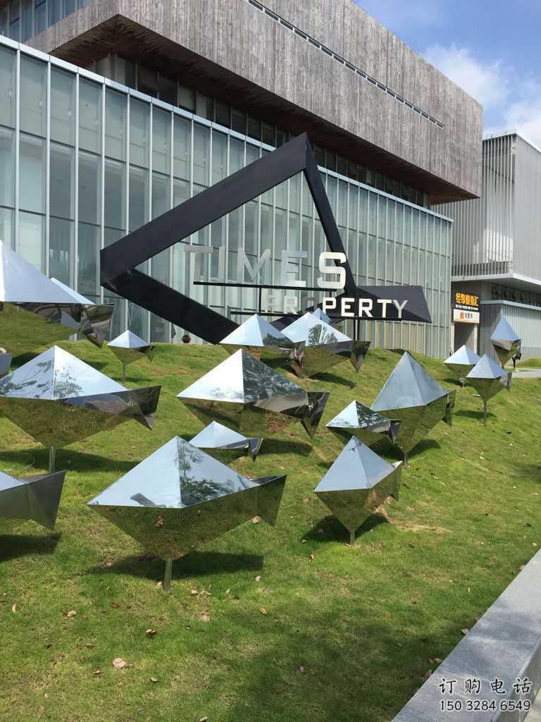 棱面魚(yú)雕塑廠(chǎng)家 不銹鋼棱面魚(yú)雕塑實(shí)景