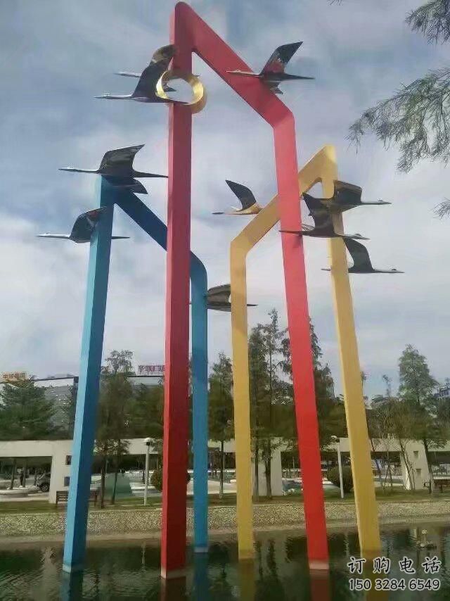 跨欄大雁雕塑廠家 棲息鳥禽 不銹鋼大雁雕塑制作廠