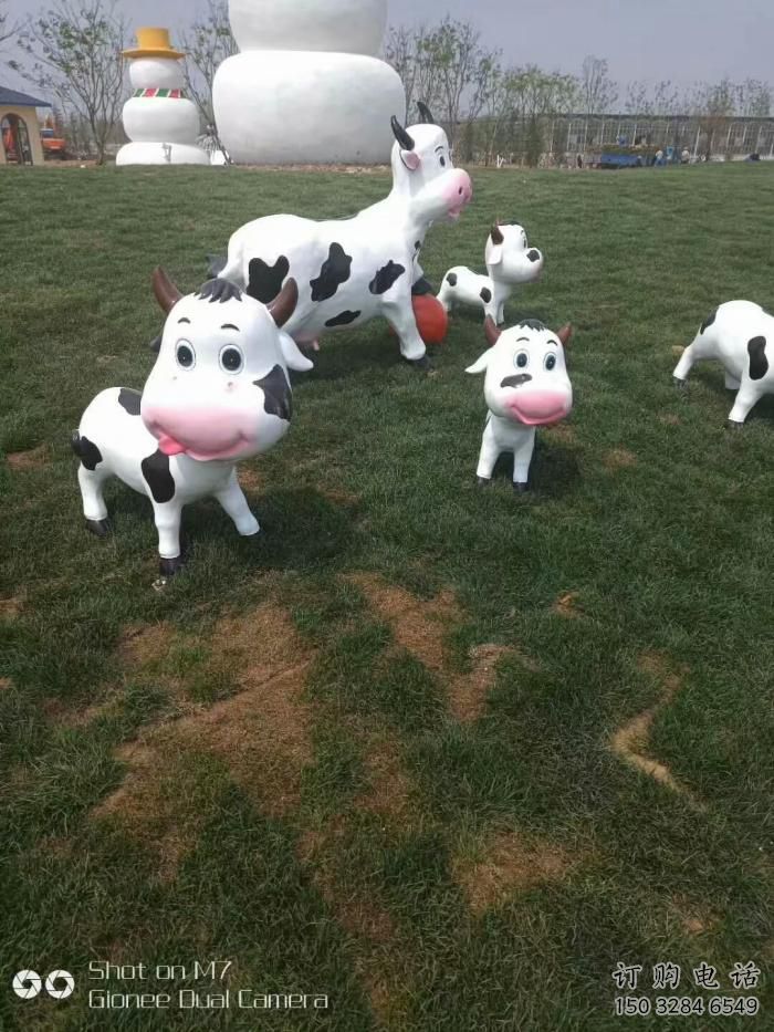 幼兒園小狗雕塑廠家 卡通彩繪擺件 戶外噴漆小狗雕塑