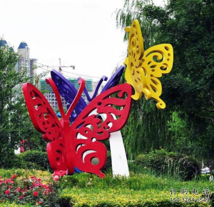 鏤空蝴蝶雕塑 噴漆草地?cái)[件 戶外別墅區(qū)蝴蝶雕塑廠家