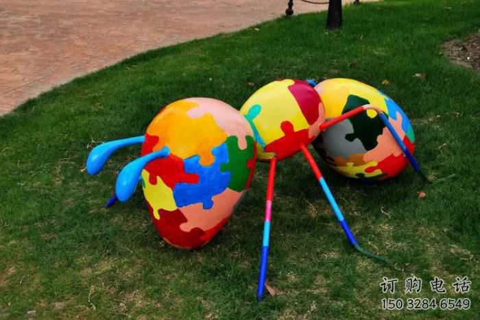 彩繪螞蟻雕塑廠家 卡通噴漆小品 草地仿真螞蟻雕塑