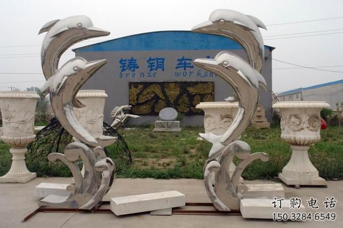 鑄造海豚雕塑廠家 創(chuàng)意村口小品 村口鏡面海豚雕塑