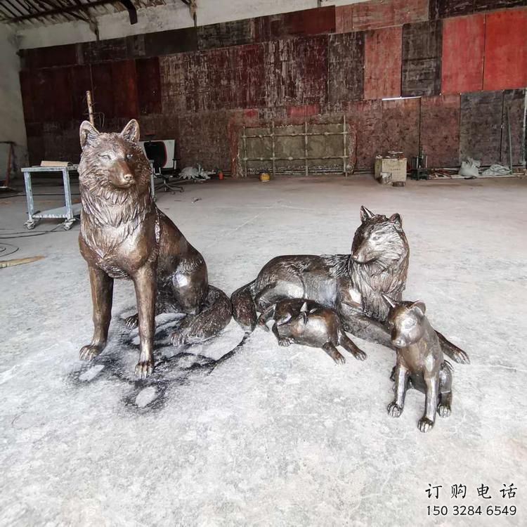鑄造狼雕塑廠家 創意村口小品 街頭噴漆狼雕塑