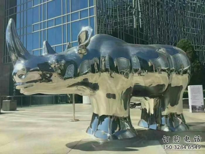 鍛造犀牛雕塑廠家 卡通鏡面擺件 廣場(chǎng)戶(hù)外犀牛雕塑
