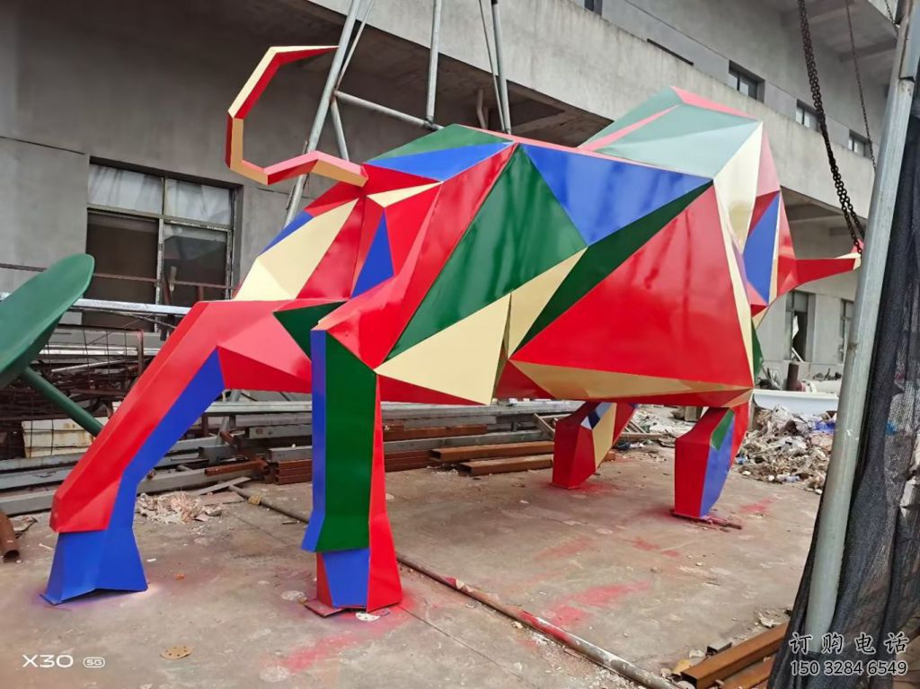 幼兒園牛雕塑廠家 卡通噴漆小品 室內異形牛雕塑