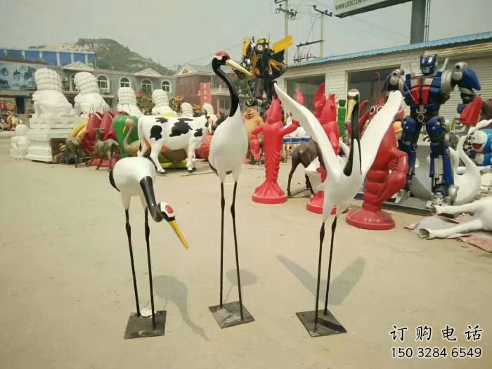 噴漆丹頂鶴雕塑廠家 卡通廣場小品 草地仿真丹頂鶴雕塑