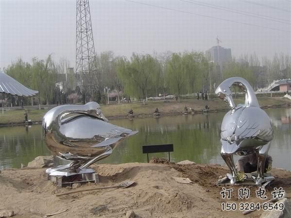 賓館鵝雕塑廠家 歐式仿真小品 戶外鏡面鵝雕塑