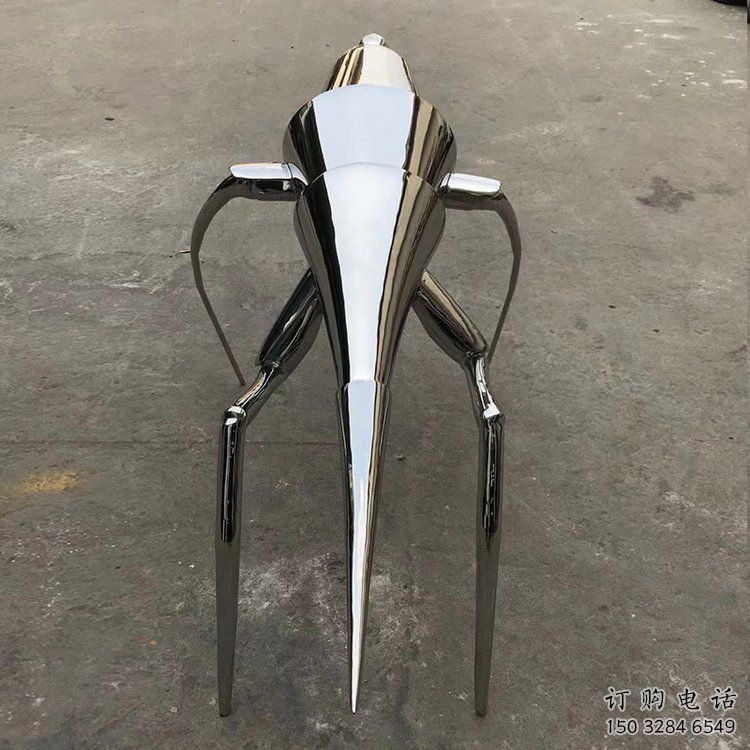 步行街螞蚱雕塑廠家 創(chuàng)意鏡面擺件 抽象切面螞蚱雕塑