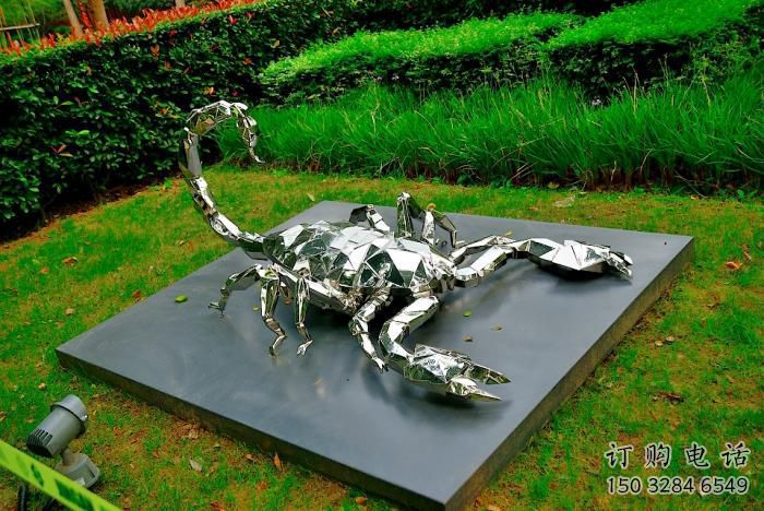 公園蝎子雕塑廠家 現代抽象擺件 草地切面蝎子雕塑