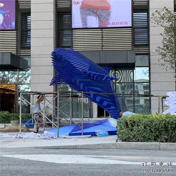 街道金魚雕塑廠家 創意村口小品 酒店拉絲金魚雕塑