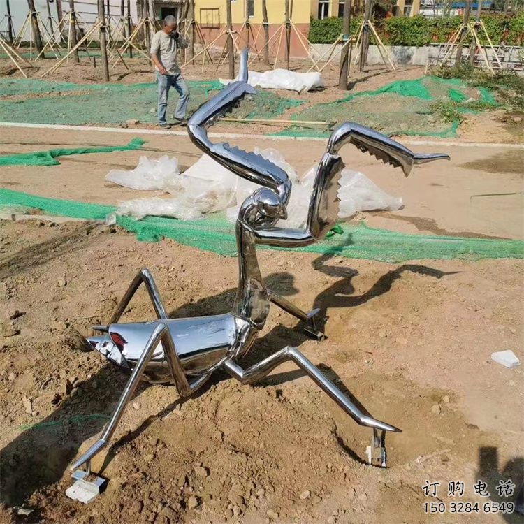 仿真螳螂雕塑廠家 大型鍛造擺件 公園鏡面螳螂雕塑