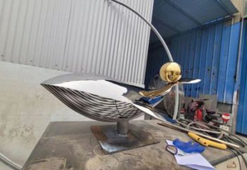 玄關金魚雕塑廠家 現(xiàn)代創(chuàng)意擺件 房地產(chǎn)酒店金魚雕塑