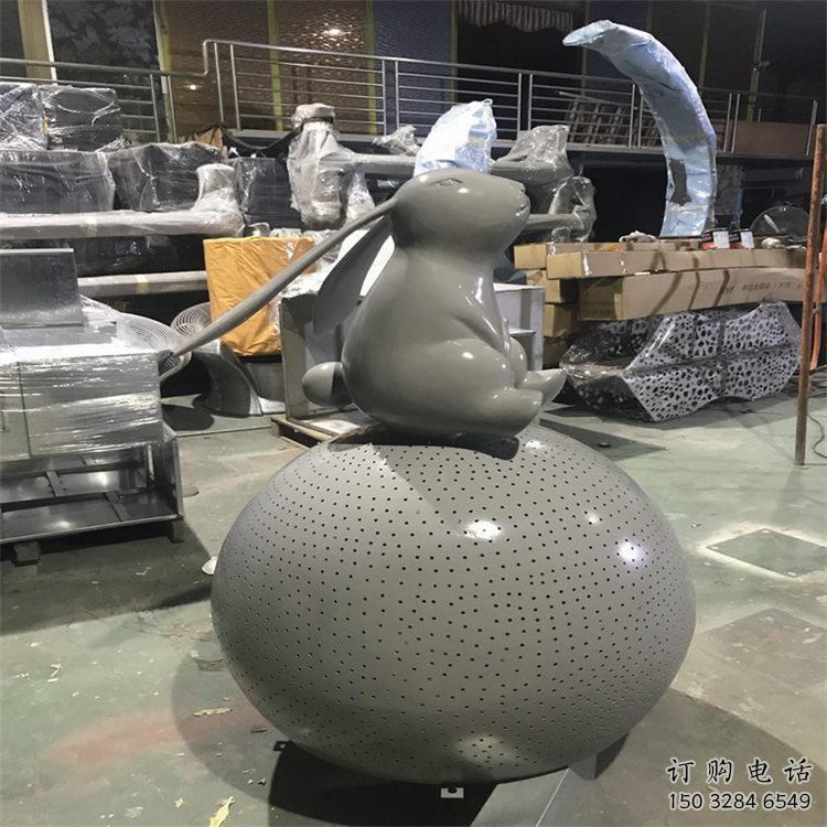 噴漆玉兔雕塑廠家 卡通廣場小品 戶外大型玉兔雕塑