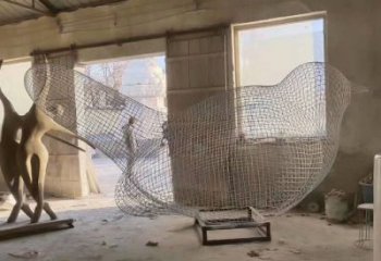 拉絲小鳥雕塑廠家 大型鏤空擺件 游樂場異形小鳥雕塑