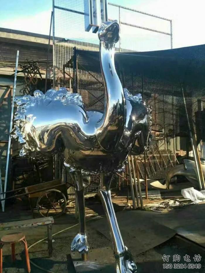 步行街鴕鳥雕塑廠家 創(chuàng)意鏡面擺件 草地仿真鴕鳥雕塑