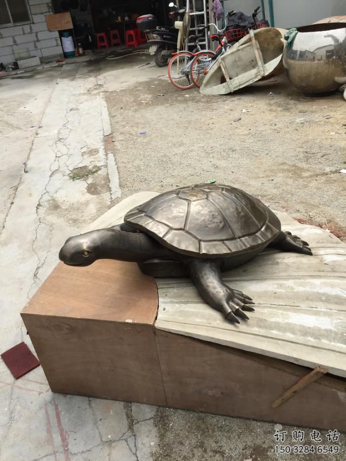 別墅烏龜雕塑廠家 卡通噴漆小品 戶外抽象烏龜雕塑