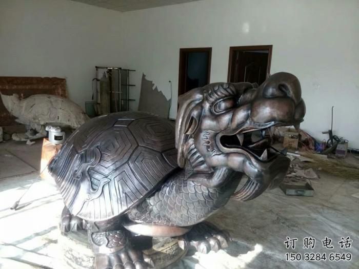 街道烏龜?shù)袼軓S家 創(chuàng)意村口小品 酒店拉絲烏龜?shù)袼? title=