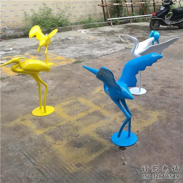 草地雀鳥雕塑廠家 公園異形小品 戶外異形雀鳥雕塑
