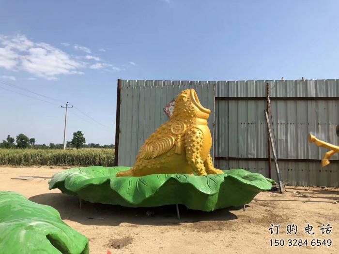 別墅區金蟾雕塑廠家 卡通噴漆小品 現代抽象金蟾雕塑