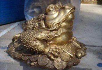 仿古金蟾雕塑廠家 戶外賓館小品 玄關彩繪金蟾雕塑