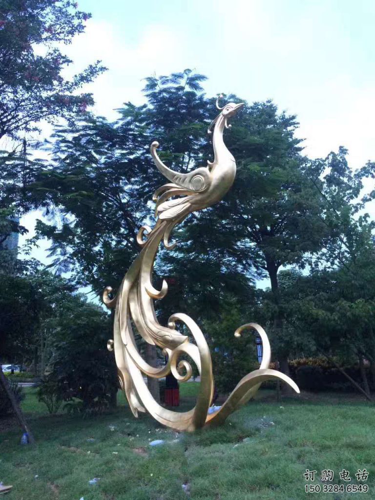 步行街金鳳凰雕塑廠家 創意噴漆擺件 草地抽象金鳳凰雕塑