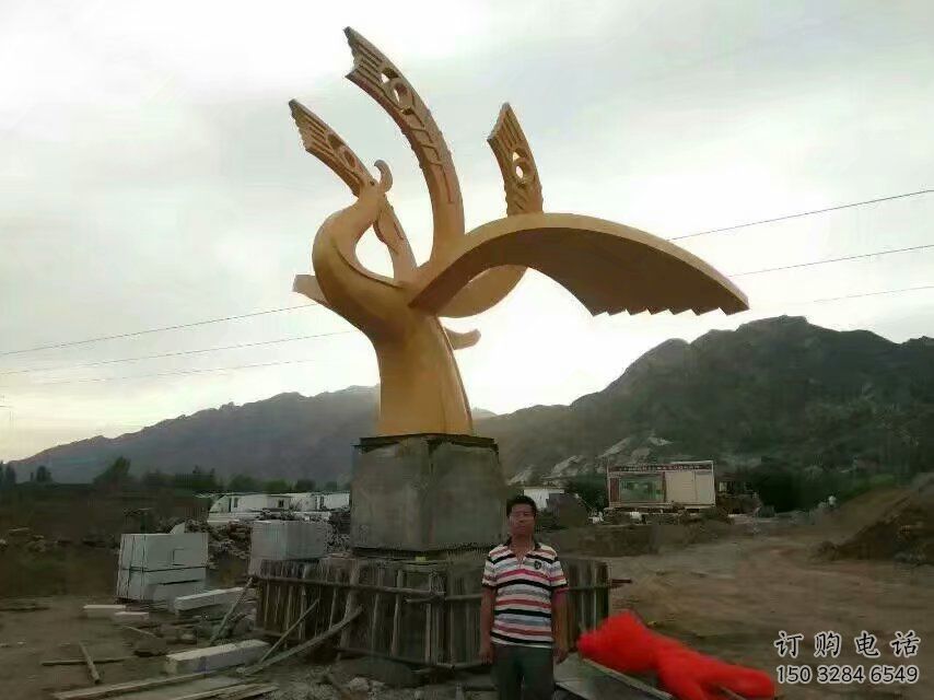 風景區金鳳凰雕塑廠家 中式戶外擺件 幾何仿古金鳳凰雕塑