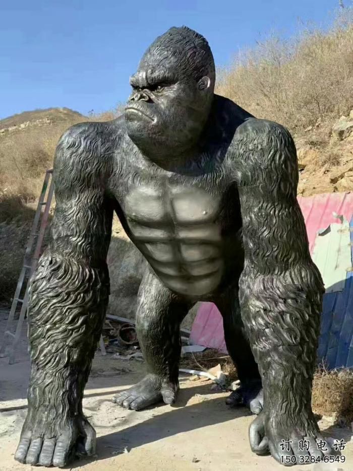 仿真大猩猩雕塑廠家 大型烤漆擺件 公園噴漆大猩猩雕塑