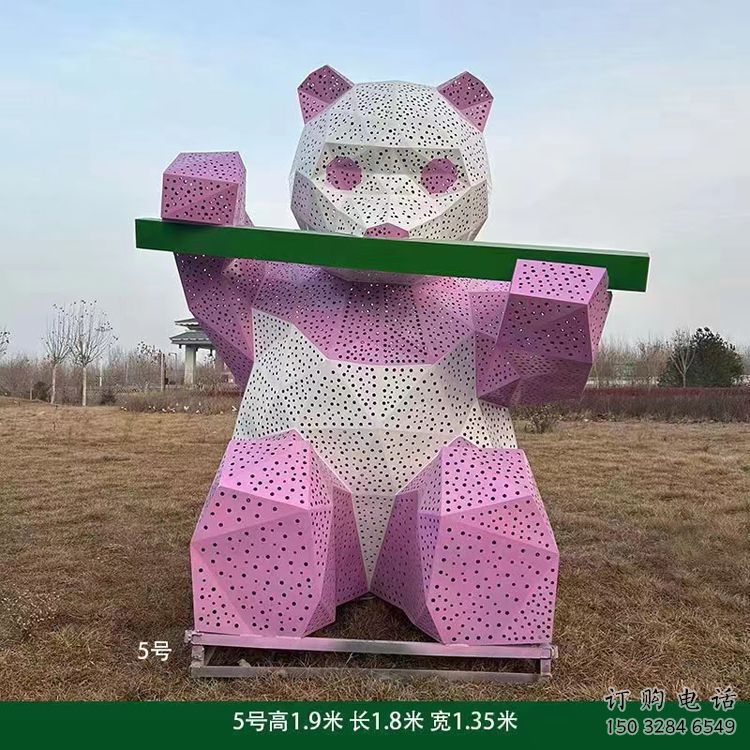 鏤空大熊貓雕塑廠家 現代抽象擺件 草地切面大熊貓雕塑