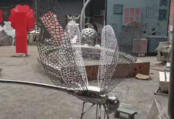 抽象蜻蜓點水雕塑廠家 創(chuàng)意擺件 幾何鏡面蜻蜓點水雕塑