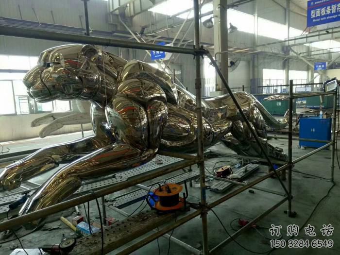 鑄造獵豹雕塑廠家 創(chuàng)意小品 大型鏡面獵豹雕塑