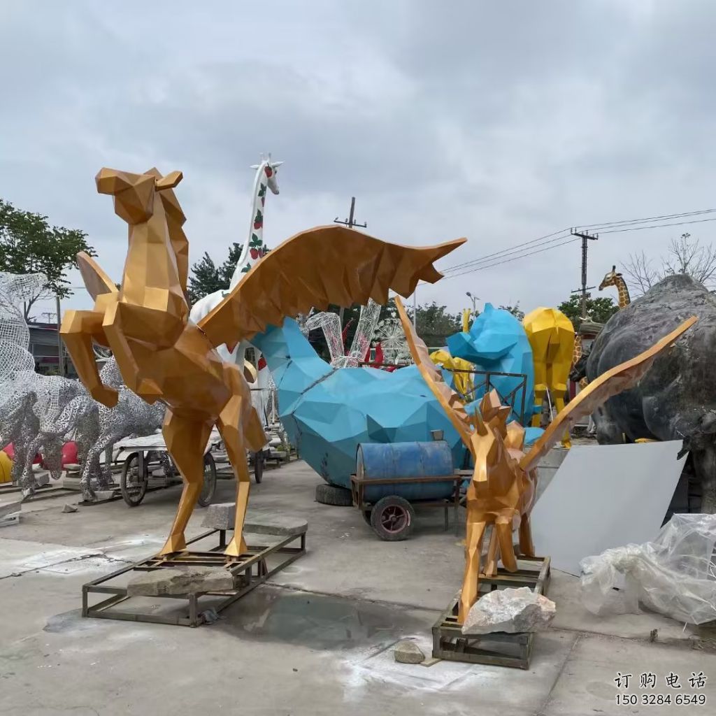 游樂場金馬雕塑廠家 抽象創(chuàng)意擺件 戶外金馬雕塑