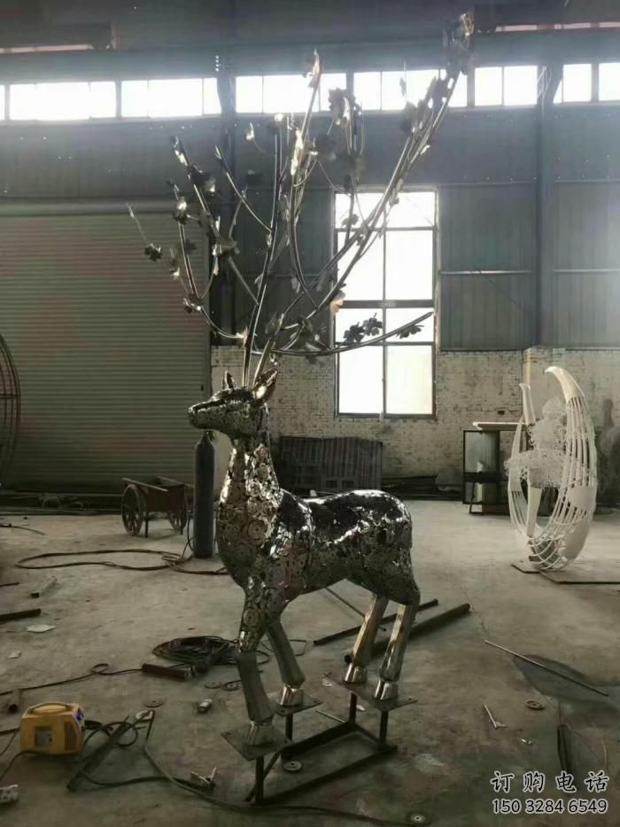 步行街梅花鹿雕塑廠家 創意公園擺件 草地切面梅花鹿雕塑