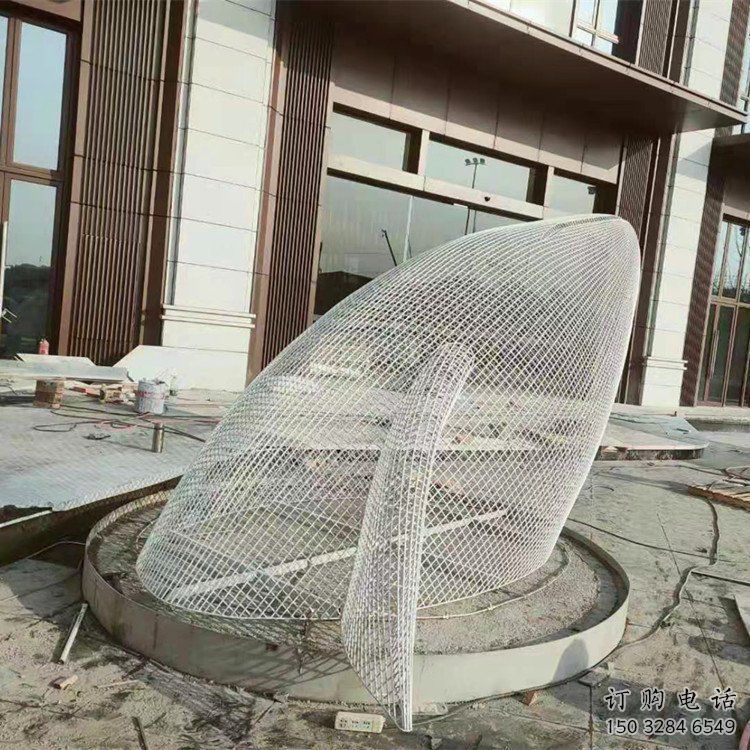 鏤空鯨魚雕塑廠家 現(xiàn)代抽象擺件 戶外切面鯨魚雕塑