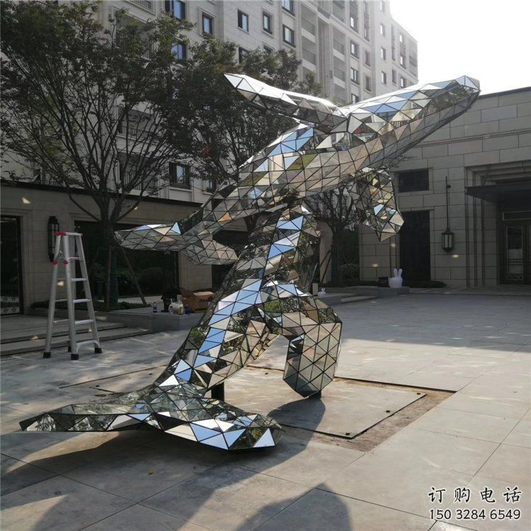商場(chǎng)鯨魚雕塑廠家 中式現(xiàn)代小品 酒店拉絲鯨魚雕塑