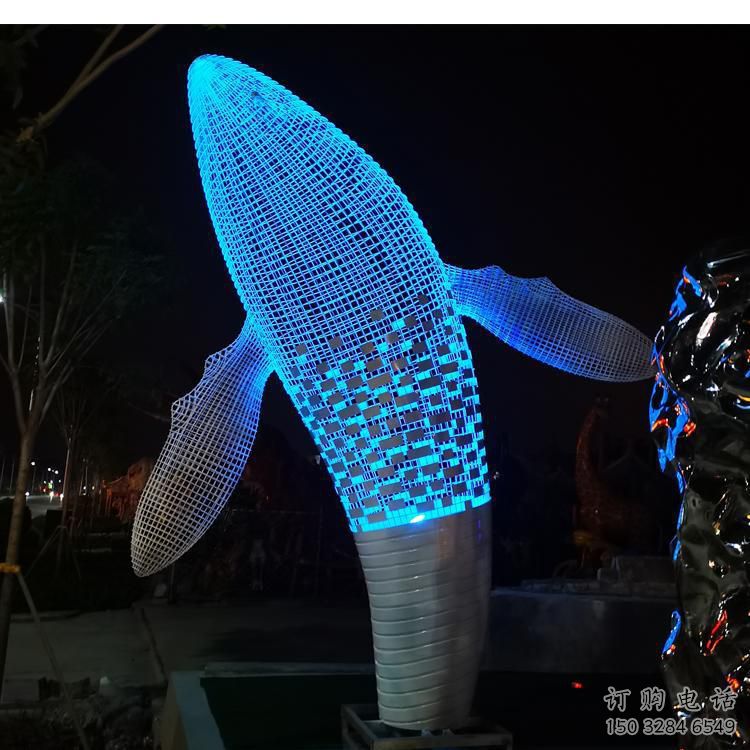 彩繪鯨魚雕塑廠家 卡通噴漆小品 草地切面鯨魚雕塑