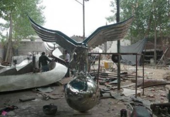 大門口老鷹雕塑廠家 歐式賓館擺件 現(xiàn)代鏡面老鷹雕塑