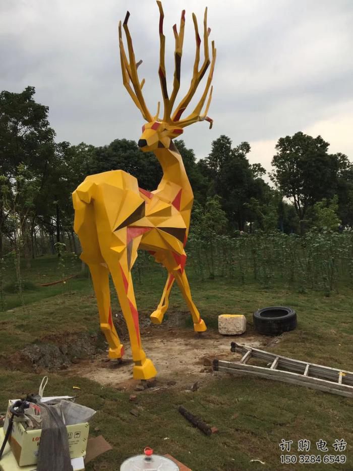 幼兒園麋鹿雕塑廠家 卡通噴漆小品 戶外異形麋鹿雕塑