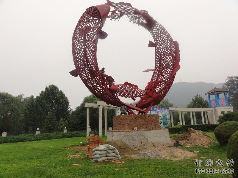 商業街魚跨環雕塑廠家 大型創意擺件 步行街異形魚跨環雕塑