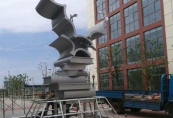 拉絲書(shū)山雕塑廠家 現(xiàn)代創(chuàng)意擺件 別墅區(qū)不銹鋼書(shū)山雕塑