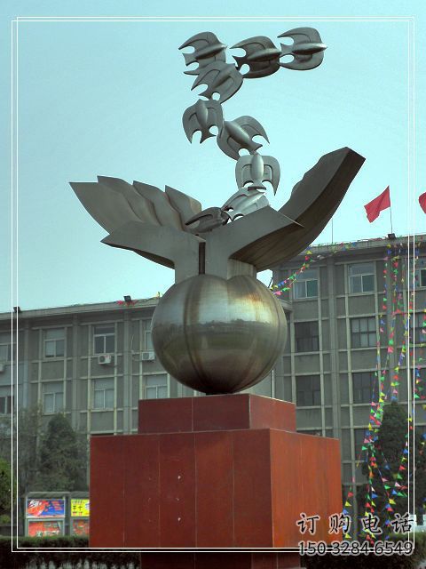 大型商場地球雕塑廠家 廣場抽象擺件 鏡面不銹鋼地球雕塑