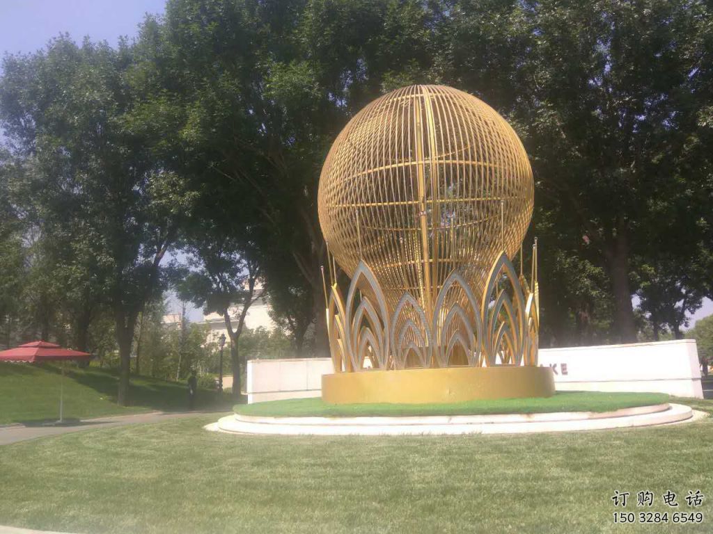 拉絲球狀雕塑廠家 鏤空創(chuàng)意擺件 別墅區(qū)不銹鋼球狀雕塑