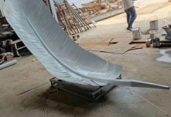 拉絲羽毛雕塑廠家 鏤空創意擺件 別墅區不銹鋼羽毛雕塑