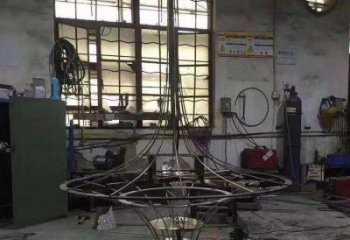 戶外陀螺雕塑廠家 噴漆小品 生產不銹鋼陀螺雕塑