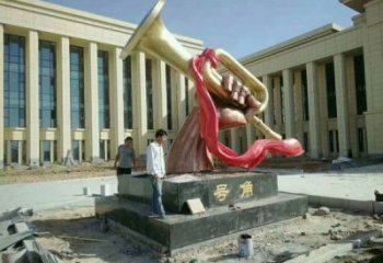 現(xiàn)代沖鋒號(hào)雕塑廠家 大型別墅區(qū)擺件 戶外不銹鋼沖鋒號(hào)雕塑