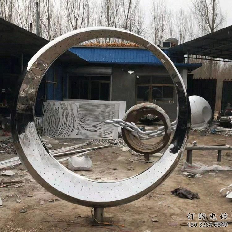 現代圓月雕塑廠家 大型別墅區擺件 鏡面不銹鋼圓月雕塑