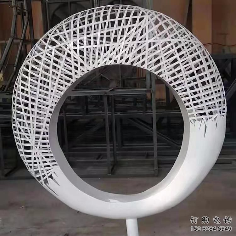 中式圓月雕塑廠家 鏤空小品 游樂場不銹鋼圓月雕塑生產