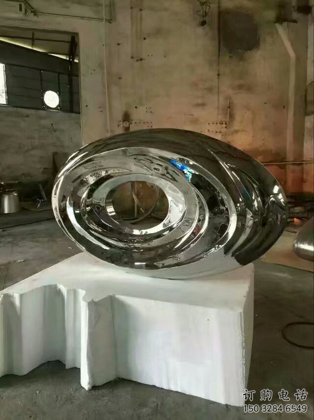 鏤空?qǐng)A鏡雕塑廠家 大型別墅區(qū)小品 現(xiàn)代不銹鋼圓鏡雕塑生產(chǎn)
