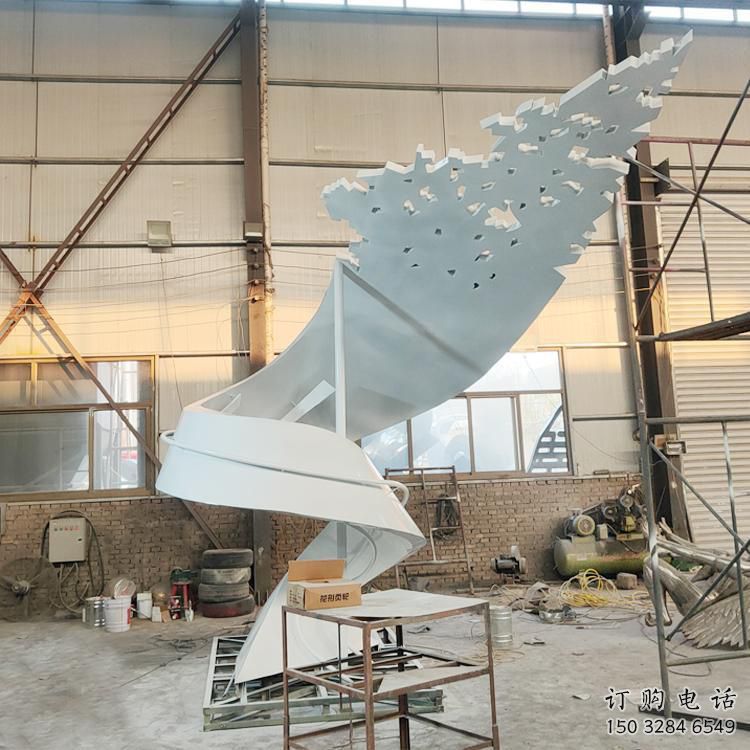 現代絲帶雕塑廠家 大型別墅區擺件 戶外不銹鋼絲帶雕塑生產