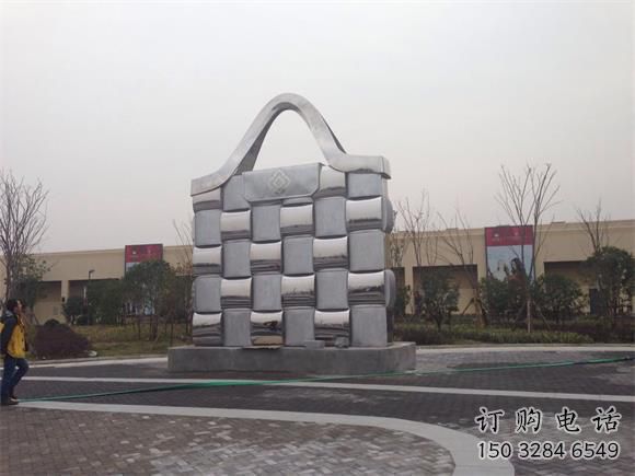 鏡面手提包雕塑廠家 廣場小品 步行街不銹鋼手提包雕塑