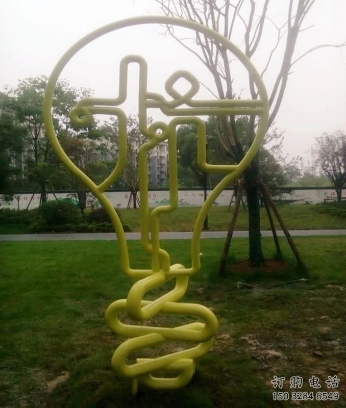 拉絲燈泡雕塑廠家 鏤空創意擺件 別墅區不銹鋼燈泡雕塑